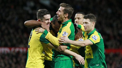 Niềm vui của các cầu thủ Norwich City sau khi Jerome mở tỉ số. Ảnh: Reuters