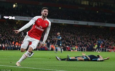 Giroud lại lập công giúp Arsenal giành chiến thắng. (Nguồn: Daily Mail)