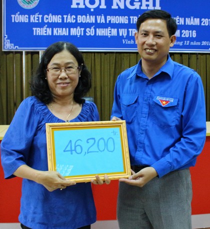 Toàn bộ số tiền được trao cho Hội Bảo trợ Trẻ mồ côi, Người tàn tật và bệnh nhân nghèo