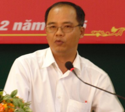 Ông Trần Văn Ẩn-Phó Trưởng Phòng Văn hóa Thông tin Trà Ôn: “Các thành viên CLB phòng chống BLGĐ sinh hoạt định kỳ đã chia sẻ những khó khăn, buồn vui trong cuộc sống, thúc đẩy gắn kết tình làng nghĩa xóm, tạo thuận lợi cho địa phương triển khai các văn bản của Đảng và Nhà nước, trong đó có nội dung phòng chống BLGĐ”.