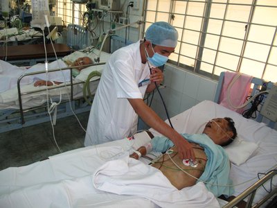 Tuy nhiên, phần lớn người tham gia BHYT là người bệnh nặng, bệnh mãn tính, có nguy cơ mắc bệnh cao.
