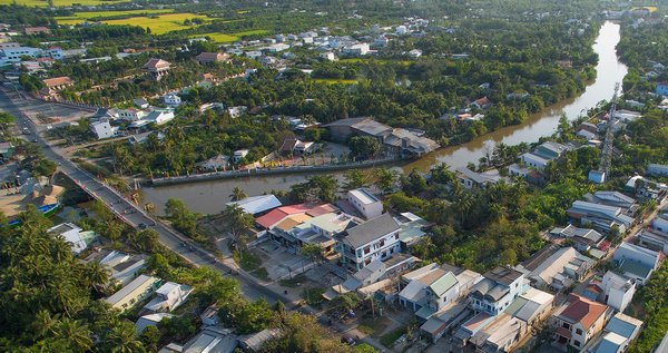  Cầu Ông Me Lớn nằm trên QL 53 đi về huyện Long Hồ .