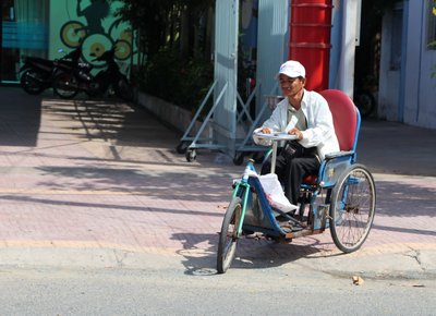 Đường Trần Đại Nghĩa (Phường 4) có vỉa hè giúp người khuyết tật dễ di chuyển hơn.