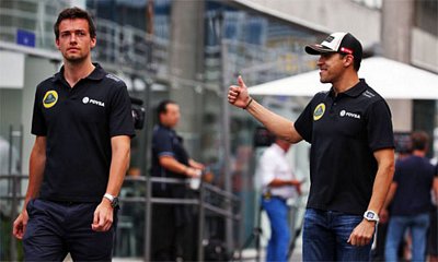 Pastor Maldonado (phải) và Jolyon Palmer sẽ là hai tay đua của Renault ở mùa giải tới. Ảnh: Xpbimages.