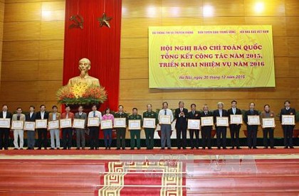 Ban Tuyên giáo Trung ương tặng bằng khen 20 tập thể có thành tích xuất sắc trong năm 2015.