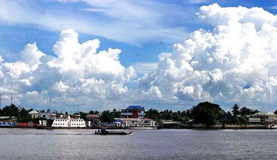 Trên dòng Cổ Chiên. Ảnh: DƯƠNG THU