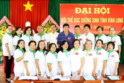 BCH Liên đoàn Thể dục tỉnh nhiệm kỳ 1 (2016- 2020) ra mắt trước đại hội.
