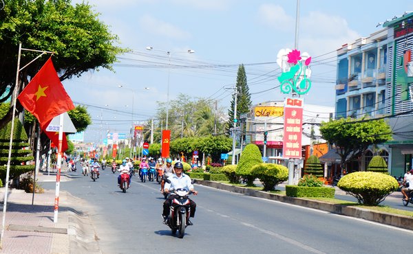 Trên đường phố TP Vĩnh Long trong những ngày này người dân có thể cảm nhận dễ dàng không khí của Đại hội toàn quốc lần thứ XII của Đảng