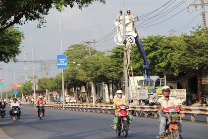 Tất bật chỉnh trang đô thị đón tết.