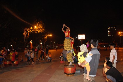Chợ hoa xuân “nóng” dần những ngày cận tết.