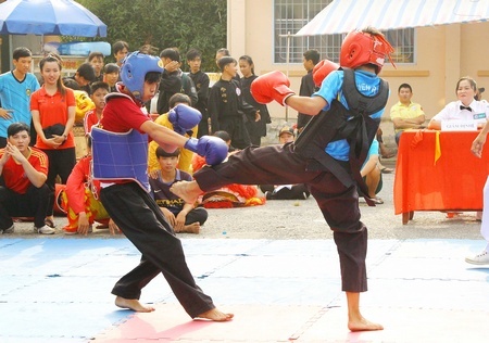 Trận đấu đối kháng hạng cân 42kg.