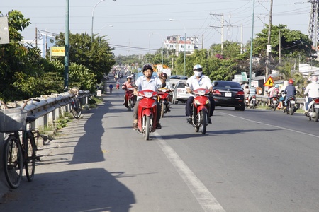 Điều khiển phương tiện đi đúng làn đường, không đi ngược chiều, chạy quá tốc độ để an toàn và thể hiện văn hóa giao thông. 