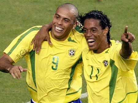 Ronaldinho và Ronaldo sẽ không tới Việt Nam? (Ảnh: Getty)