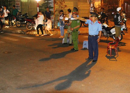 CSGT TP Vĩnh Long kết hợp với các đơn vị và địa phương để triển khai tốt công tác an toàn giao thông tại các tuyến đường. 