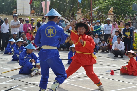 Hôm nay, mùng 4 tiếp tục có nhiều hoạt động lễ hội và các trò chơi dân gian.