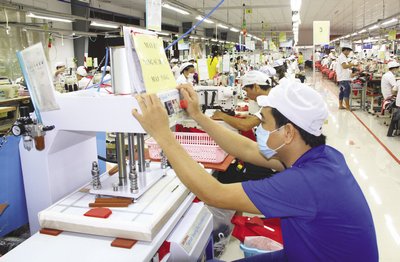Một trong những nhiệm vụ trọng tâm năm 2016 là chỉ đạo tháo gỡ khó khăn có liên quan đến việc thúc đẩy phát triển sản xuất kinh doanh.