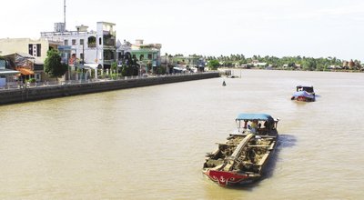  Năm 2016, tỉnh tập trung thực hiện 3 đột phá chiến lược gắn với phát triển kinh tế, bảo đảm an sinh xã hội; quản lý và sử dụng hợp lý, hiệu quả tài nguyên, bảo vệ môi trường.