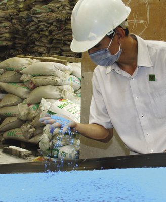 Sản xuất tại Nhà máy Phân bón Cửu Long.