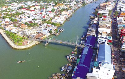 Nhiều công trình hạ tầng lớn được đầu tư xây dựng làm thay đổi diện mạo thành phố. Ảnh: NVH