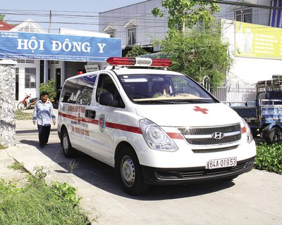 Xe chuyển bệnh từ thiện. Ảnh: Dương Thu