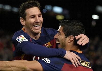  Messi góp công kiến tạo trong cả ba bàn của Suarez. Ảnh: Reuters