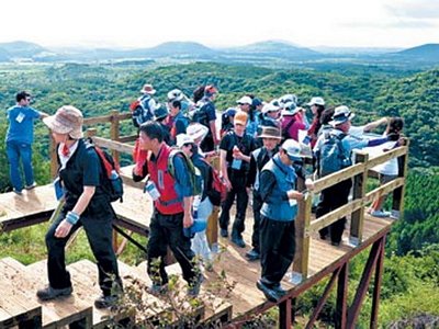 Khách du lịch trên đảo Cheju. (Nguồn: Yonhap)