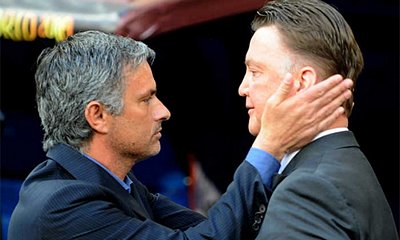 Chiếc ghế của Van Gaal ở Man Utd đang bị đặt dưới kính hiển vi, vì kết quả thi đấu của đội bóng cũng như tình trạng rỗi việc sẵn sàng chờ việc làm mới của Mourinho.