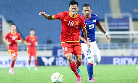 Đội tuyển Việt Nam cùng HLV Nguyễn Hữu Thắng nhận nhiệm vụ vào chung kết AFF Suzuki Cup 2016.Ảnh: Thanh Hà