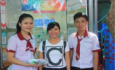 Học sinh lớp 10 Trần Thị Quyền Linh và Nguyễn Nhật Thành Vinh.