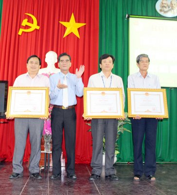 3 cá nhân được nhận bằng khen của Thủ tướng Chính phủ.