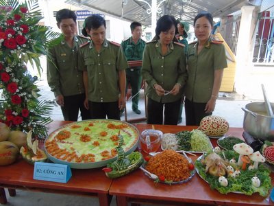 Liên hoan ẩm thực với nhiều món ăn phong phú, hấp dẫn.