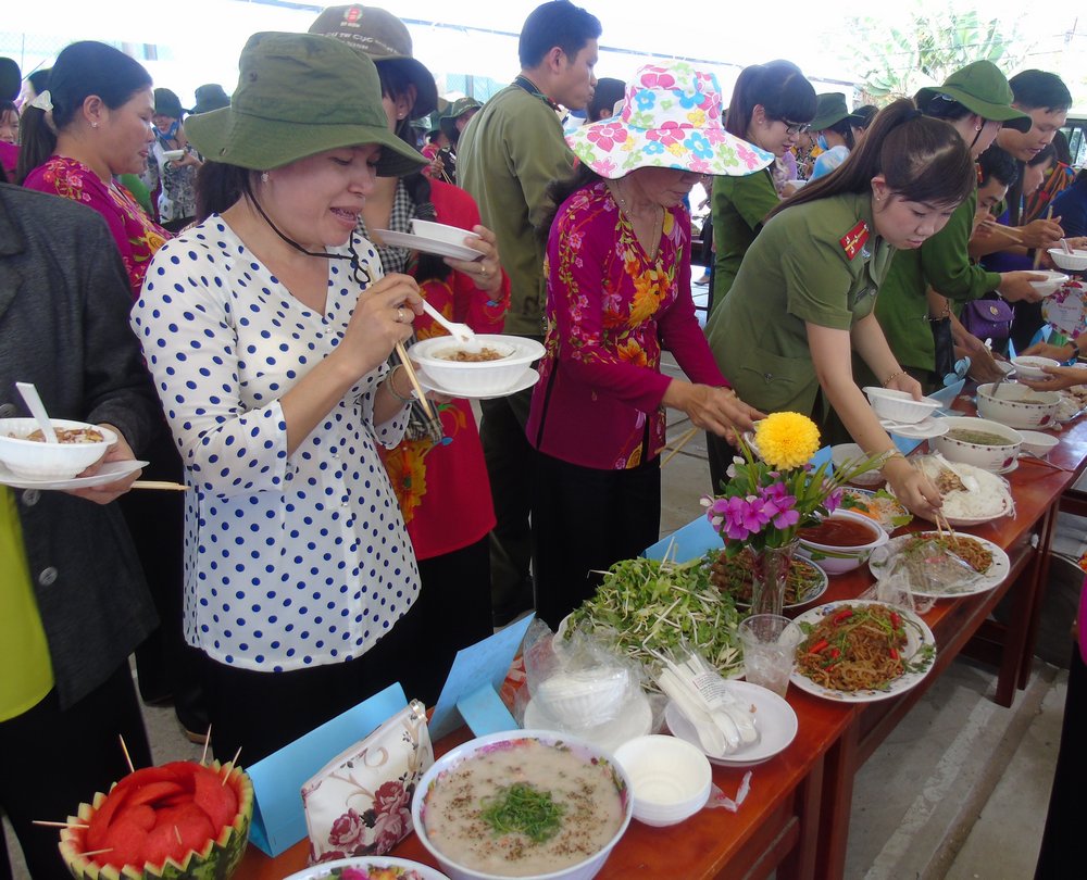 Liên hoan ẩm thực thu hút đông đảo đại biểu thưởng thức