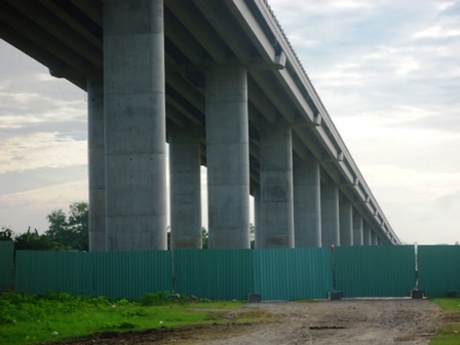Thanh niên rơi từ cầu Cần Thơ xuống đất tử vong
