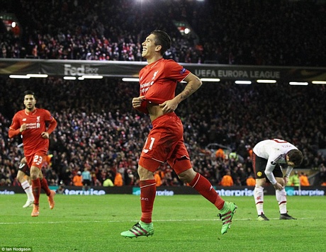 Firmino ăn mừng sau khi ghi bàn vào lưới MU