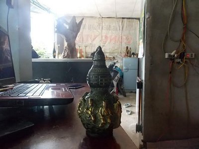 Lo sợ bất an nên ông Viên đã bán lại  Chiếc bình được cho là cổ với giá 12 triệu đồng