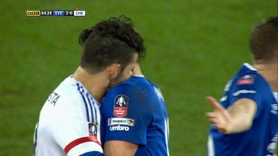 Diego Costa dính nghi án cắn Gareth Barry