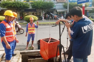 Đề tài Hệ thống thu gom bùn thải tại hố ga- cống thoát nước trong đô thị trong một cuộc thử nghiệm thực tế.