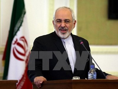 Ngoại trưởng Iran Mohammad Javad Zarif. (Nguồn: AFP/TTXVN)  Phát biểu tại Đại học Quốc gia Australia ở Canberra tối 15/3, Ngoại trưởng Iran Mohammad Javad Zarif khẳng định nước ông cần có tên lửa để tự vệ, đồng thởi chỉ trích các chính trị gia Australia không bày tỏ quan ngại về nguy cơ Israel ném bom cơ sở hạt nhân của Iran.