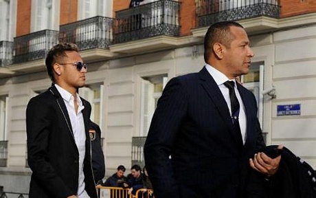 Neymar cùng bố tới tòa án