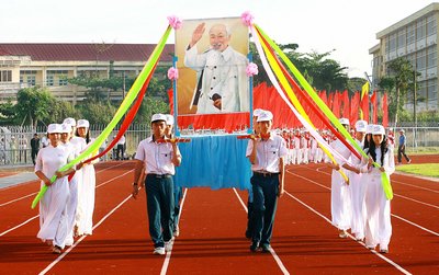 Kiệu ảnh Bác Hồ tại các kỳ Hội khỏe Phù Đổng tỉnh Vĩnh Long. Ảnh: DƯƠNG THU