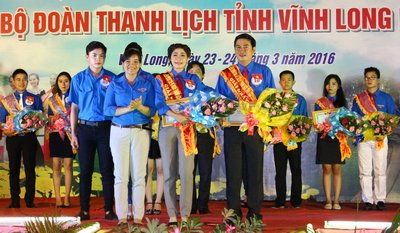 Trao giải cho các cặp thí sinh