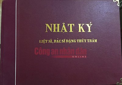 Bìa và trang bản thảo nhật ký Đặng Thùy Trâm