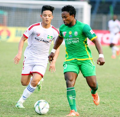  Osenni (XSKT Cần Thơ) người mở tỷ số trận đấu, trong trận thắng Sông Lam Nghệ An 2-0.