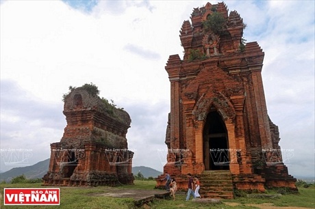 Tháp Bánh Ít là quần thể tháp cổ lớn nhất trên đất Bình Định.