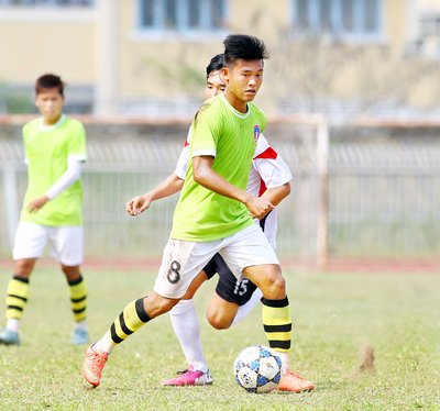 Đình Trường (8, VL) tác giả bàn thắng duy nhất, trong trận thắng Long An 1-0.