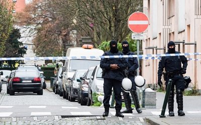 Cảnh sát Bỉ tăng cường an ninh sau loạt vụ đánh bom ở Brussels. Ảnh AP