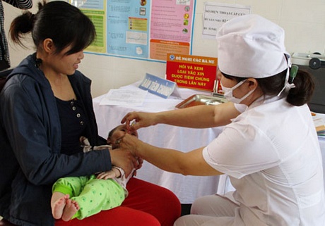Nếu xảy ra tai biến trong quá trình tiêm chủng vắc-xin bắt buộc, người dân sẽ được bồi thường. (Ảnh chỉ có tính minh họa)