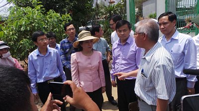 Bộ trưởng Bộ Y tế thị sát, chỉ đạo triển khai giải pháp dập dịch tại nơi thai phụ này sinh sống
