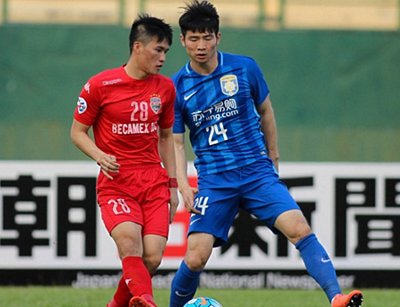 B.Bình Dương (áo đỏ) được đánh giá là thi đấu khá tốt ở AFC Champions League năm nay