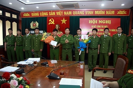 Công an Hải Phòng khen thưởng đơn vị phá án.